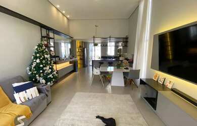 Imagem: A casa possui 3 Dormitórios, 2 Banheiros, 1 Vaga na garagem