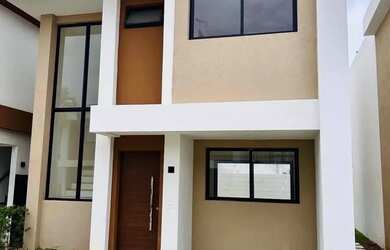 Imagem: A casa em condomínio possui 3 Dormitórios, 4 Banheiros, 2