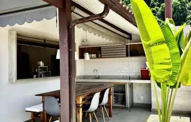 Imagem: A casa em condomínio possui 5 Dormitórios, 4 Banheiros, 2