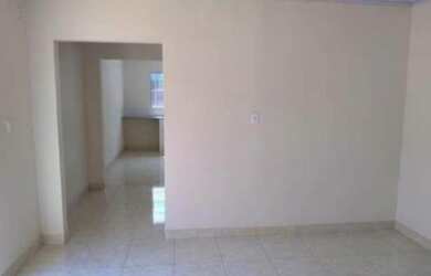 Imagem: A casa possui 2 Dormitórios, 1 Banheiro e está localizado