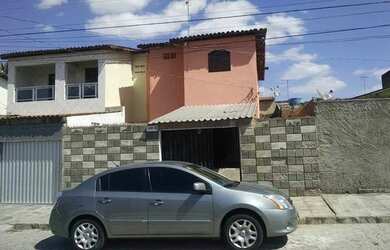 Imagem: A casa possui 3 Dormitórios, 1 Banheiro e está localizado