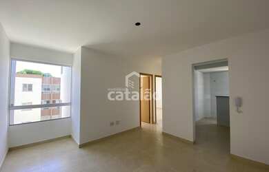 Imagem: O apartamento possui 3 Dormitórios, 1 Banheiro, 2 Vagas na