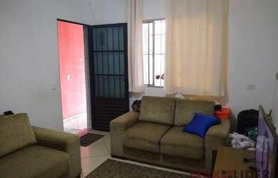 Imagem: A casa possui 3 Dormitórios, 2 Banheiros, 2 Vagas na garagem