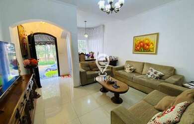 Imagem: A casa possui 4 Dormitórios, 3 Banheiros, 1 Vaga na garagem