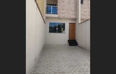 Imagem: A casa possui 3 Dormitórios, 4 Banheiros, 2 Vagas na garagem