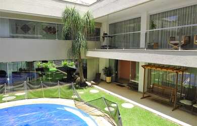 Imagem: A casa em condomínio possui 5 Dormitórios, 5 Banheiros, 5