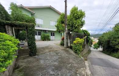 Imagem: A casa possui 5 Dormitórios, 5 Banheiros, 5 Vagas na garagem