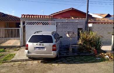 Imagem: A casa possui 3 Dormitórios, 1 Banheiro, 1 Vaga na garagem