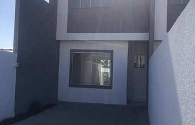 Imagem: A casa possui 2 Dormitórios, 1 Banheiro, 2 Vagas na garagem