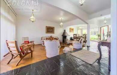 Imagem: A casa possui 3 Dormitórios, 5 Banheiros, 5 Vagas na garagem