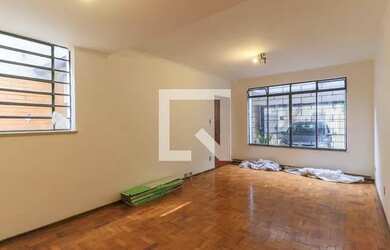 Imagem: A casa possui 3 Dormitórios, 4 Banheiros, 2 Vagas na garagem