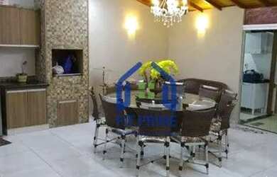 Imagem: A casa possui 3 Dormitórios, 2 Banheiros, 4 Vagas na garagem