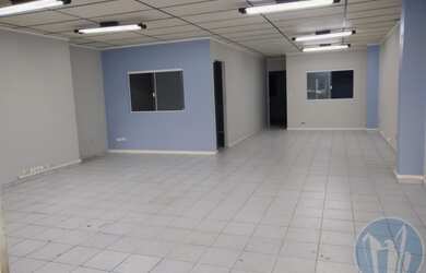 Imagem: O depósito possui 4 Vagas na garagem, 125m² de Área e está