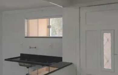 Imagem: A casa possui 2 Dormitórios, 2 Banheiros, 1 Vaga na garagem