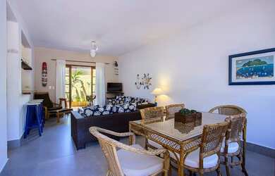 Imagem: A casa possui 3 Dormitórios, 3 Banheiros, 2 Vagas na garagem