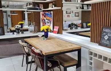 Imagem: O apartamento possui 3 Dormitórios, 1 Banheiro, 2 Vagas na