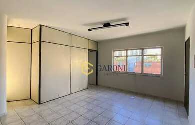 Imagem: O depósito para alugar possui 1 Vaga na garagem e 37m² de