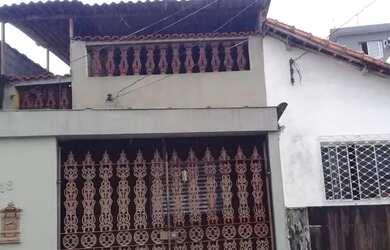 Imagem: A casa possui 3 Dormitórios, 2 Banheiros, 1 Vaga na garagem