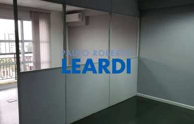 Imagem: O depósito possui 1 Vaga na garagem, 45m² de Área e está