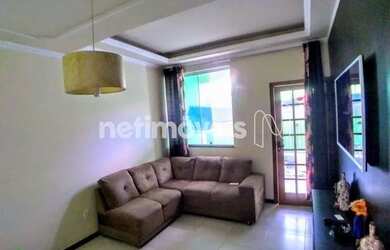 Imagem: A casa possui 3 Dormitórios, 2 Banheiros, 1 Vaga na garagem