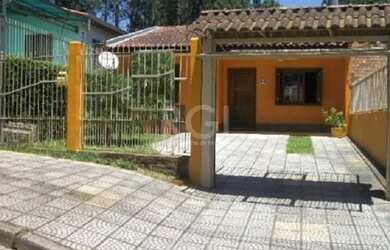 Imagem: A casa possui 2 Dormitórios, 1 Banheiro, 3 Vagas na garagem