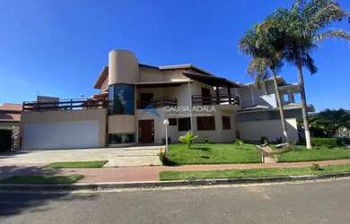 Imagem: A casa em condomínio possui 5 Dormitórios, 5 Banheiros, 5