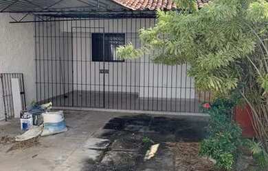 Imagem: A casa possui 2 Dormitórios, 2 Banheiros, 2 Vagas na garagem