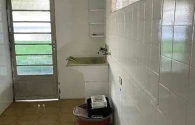 Imagem: A casa possui 3 Dormitórios, 2 Banheiros, 1 Vaga na garagem