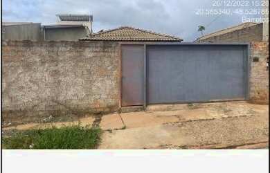 Imagem: A casa possui 2 Dormitórios, 1 Banheiro, 1 Vaga na garagem