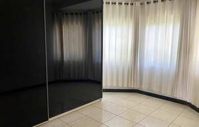 Imagem: A casa em condomínio possui 4 Dormitórios, 5 Banheiros, 4