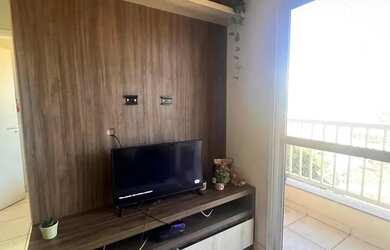 Imagem: O apartamento possui 2 Dormitórios, 1 Banheiro, 1 Vaga na garagem