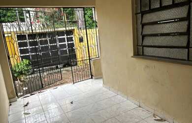 Imagem: A casa possui 4 Dormitórios, 2 Banheiros, 2 Vagas na garagem