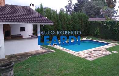 Imagem: A casa em condomínio possui 3 Dormitórios, 1 Banheiro, 4 Vagas