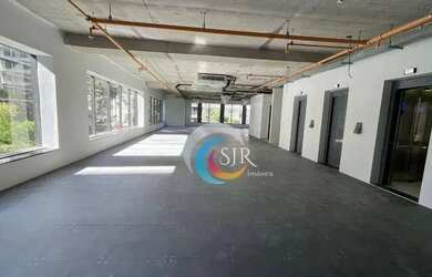 Imagem: O depósito possui 4 Vagas na garagem, 440m² de Área e está