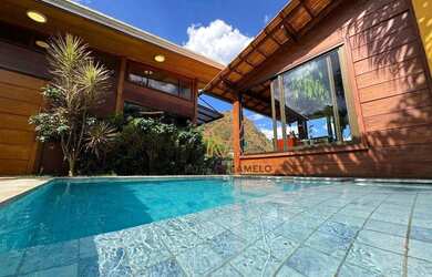 Imagem: A casa possui 3 Dormitórios, 5 Banheiros e 300m² de Área