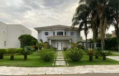 Imagem: A casa em condomínio possui 5 Dormitórios, 5 Banheiros, 3