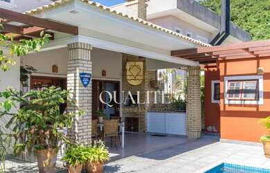 Imagem 6: Casa de Alto Padrão com 256 m2, 4 quartos, 3 Suítes, 7 banheiros, 2...