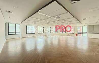 Imagem 6: Conjunto comercial com 375m², 8 vagas e muito bem localizado no miolo...