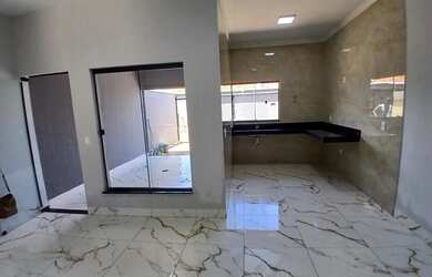 Imagem: A casa possui 2 Dormitórios, 1 Banheiro, 1 Vaga na garagem