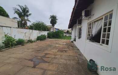 Imagem: A casa possui 4 Dormitórios, 4 Banheiros, 550m² de Área