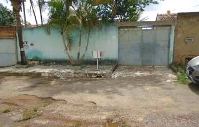 Imagem: A casa possui 2 Dormitórios, 1 Banheiro e 250m² de Área e