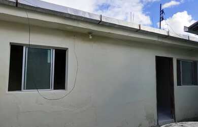 Imagem: A casa possui 1 Dormitório, 1 Banheiro, 1 Vaga na garagem e