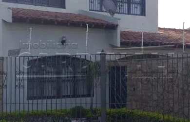 Imagem: O depósito possui 5 Vagas na garagem, 308m² de Área e está