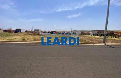 Imagem: O terreno possui 160m² de Área e está localizado em Cravinhos