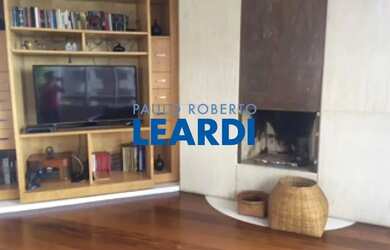 Imagem: O apartamento possui 3 Dormitórios, 5 Banheiros, 5 Vagas na