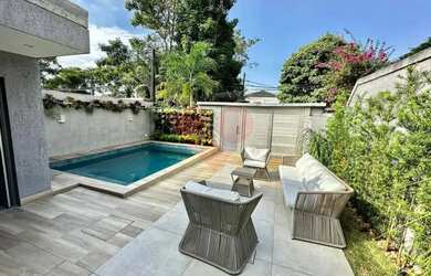 Imagem: A casa em condomínio possui 4 Dormitórios, 5 Banheiros, 3