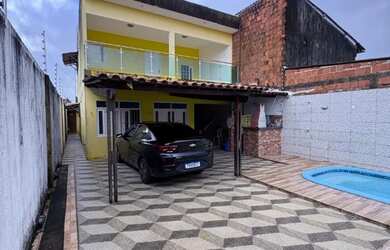Imagem: A casa possui 3 Dormitórios, 4 Banheiros, 2 Vagas na garagem