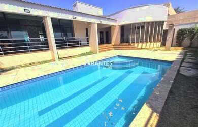 Imagem: A casa possui 3 Dormitórios, 5 Banheiros, 4 Vagas na garagem