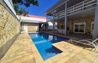 Imagem: A casa em condomínio possui 4 Dormitórios, 4 Banheiros, 5