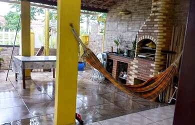 Imagem: A casa possui 1 Dormitório, 2 Banheiros, 1 Vaga na garagem